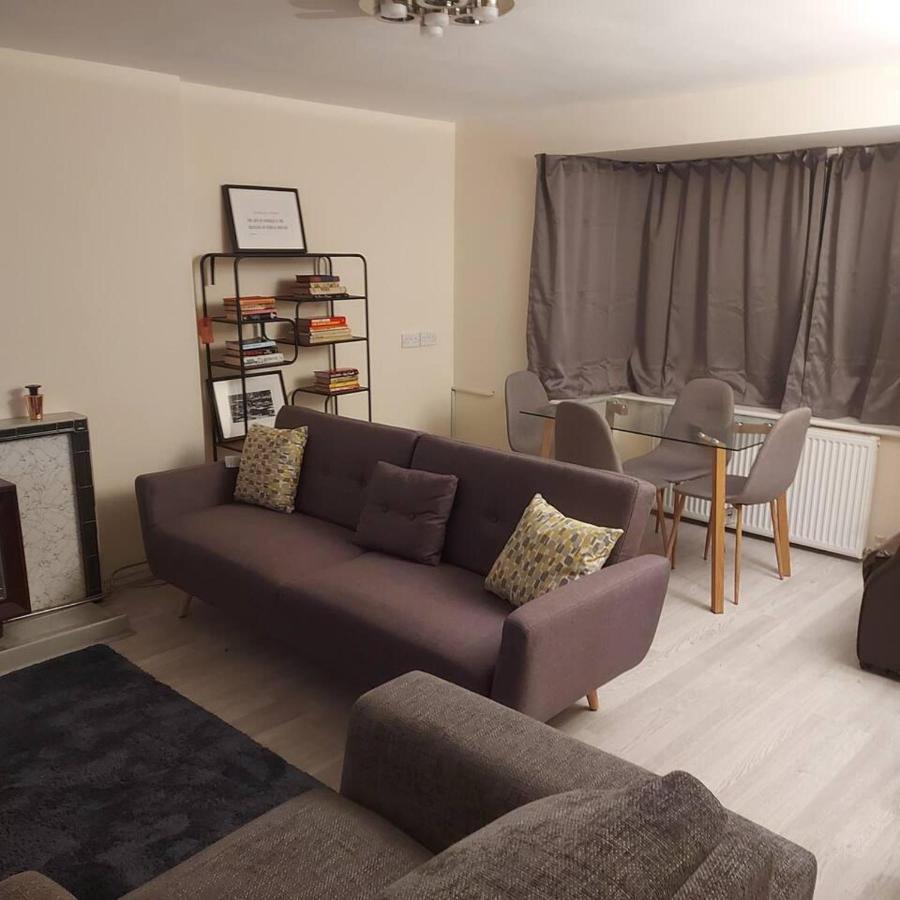 Lovely & Beautiful 2 Bed-Apartment In Borehamwood Eksteriør bilde