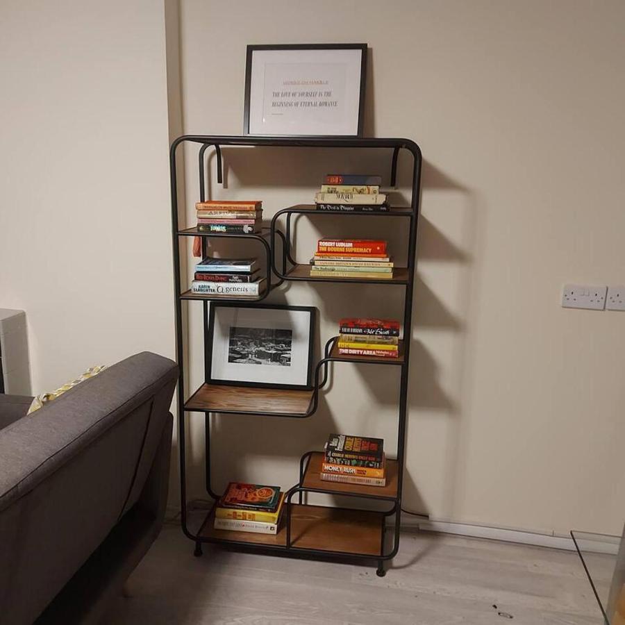 Lovely & Beautiful 2 Bed-Apartment In Borehamwood Eksteriør bilde