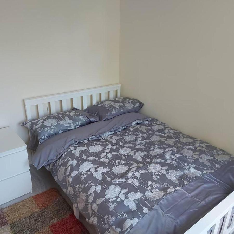 Lovely & Beautiful 2 Bed-Apartment In Borehamwood Eksteriør bilde