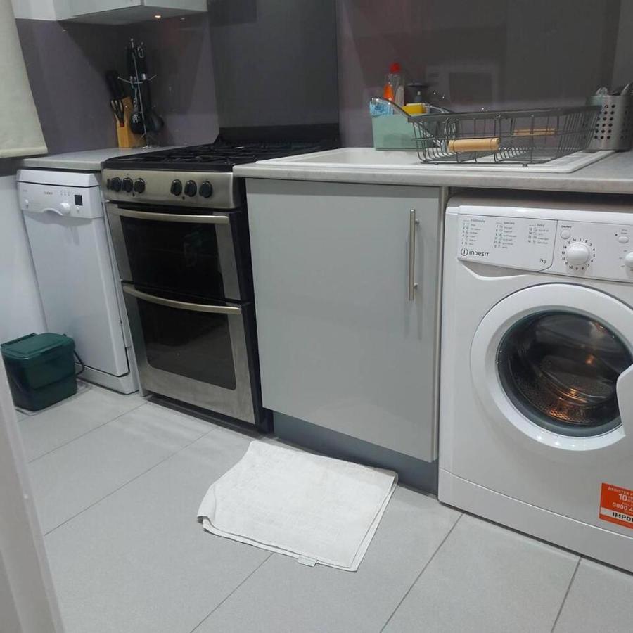 Lovely & Beautiful 2 Bed-Apartment In Borehamwood Eksteriør bilde