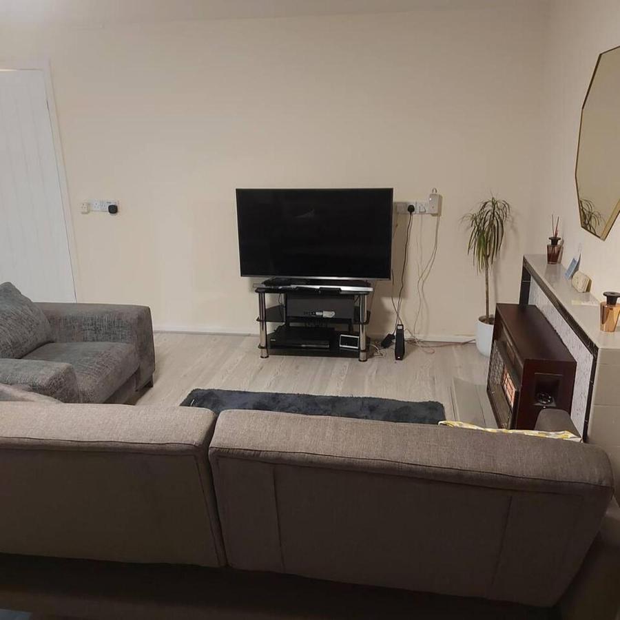 Lovely & Beautiful 2 Bed-Apartment In Borehamwood Eksteriør bilde