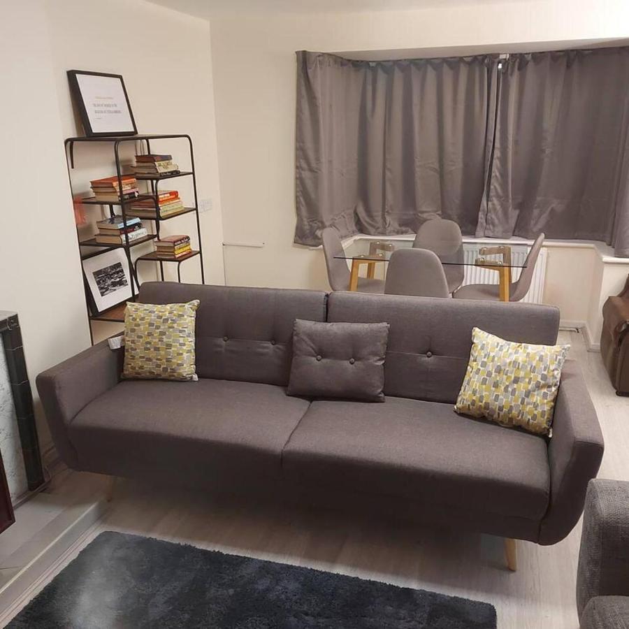 Lovely & Beautiful 2 Bed-Apartment In Borehamwood Eksteriør bilde