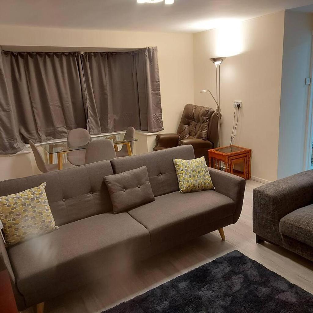 Lovely & Beautiful 2 Bed-Apartment In Borehamwood Eksteriør bilde
